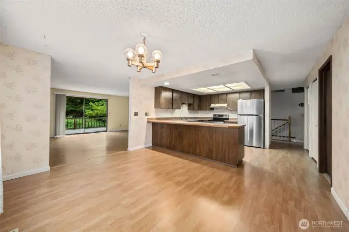 Flowing floorplan with large dining area and easy access to the chef! Flowing floorplan with large dining area and easy access to the chef!