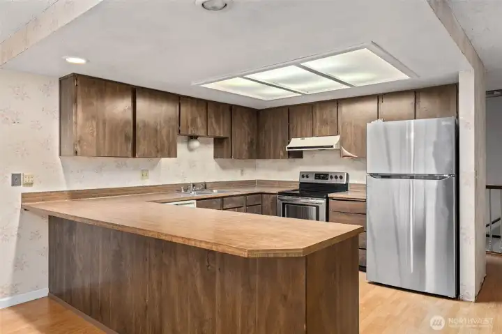 Functional kitchen layout with peninsula. Functional kitchen layout with peninsula.