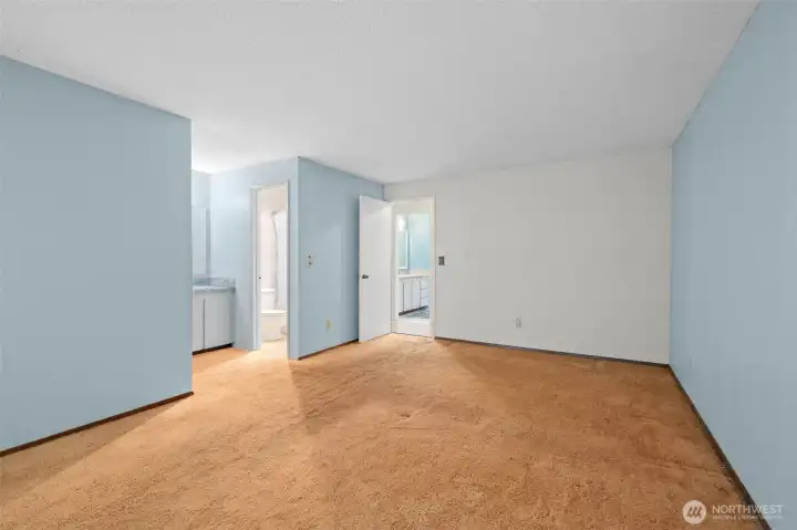 Primary bedroom with en-suite and walk-in closet. Primary bedroom with en-suite and walk-in closet.