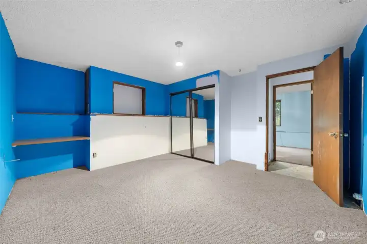 Additional lower level room with built-in desk area. Bonus? Den? Craft room? Additional lower level room with built-in desk area. Bonus? Den? Craft room?