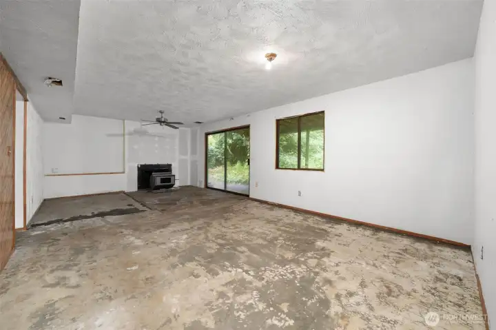Separate entrance to lower level opens up possibilities of a MIL or income suite! Separate entrance to lower level opens up possibilities of a MIL or income suite!
