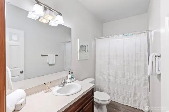 Full bathroom on main level.