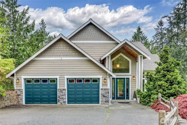 3 Bedroom 3.25 bathroom.  Grand entry and double garage.