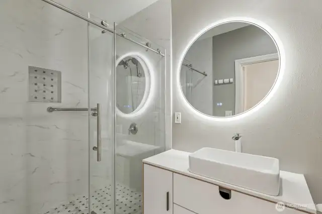 Main floor 3/4 bath...nice!