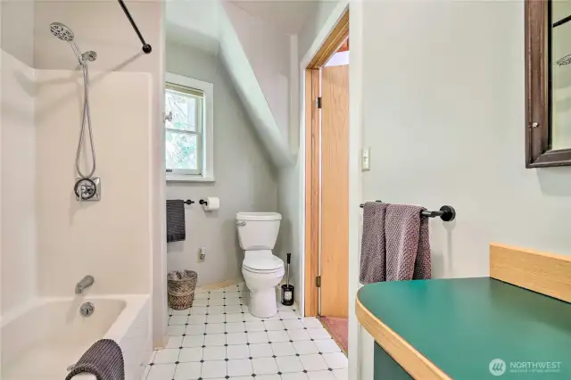 2nd Floor Bath