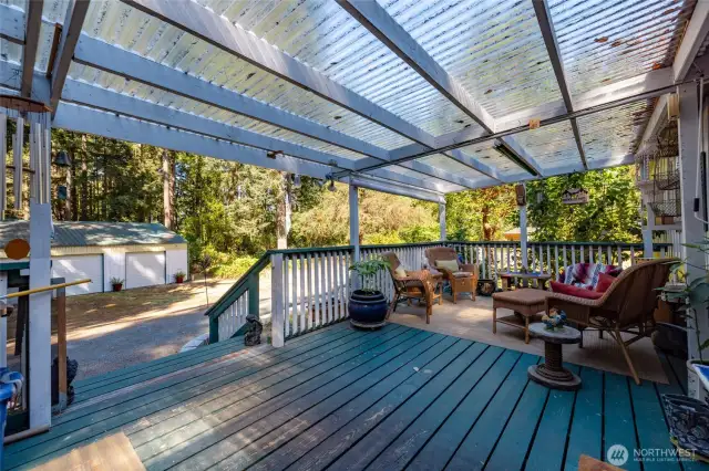 Year round outdoor liviing