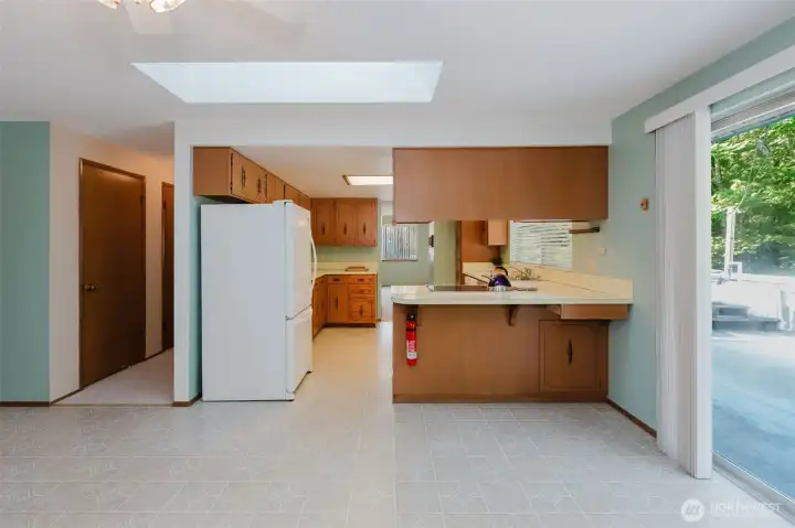 Dining to Kitchen