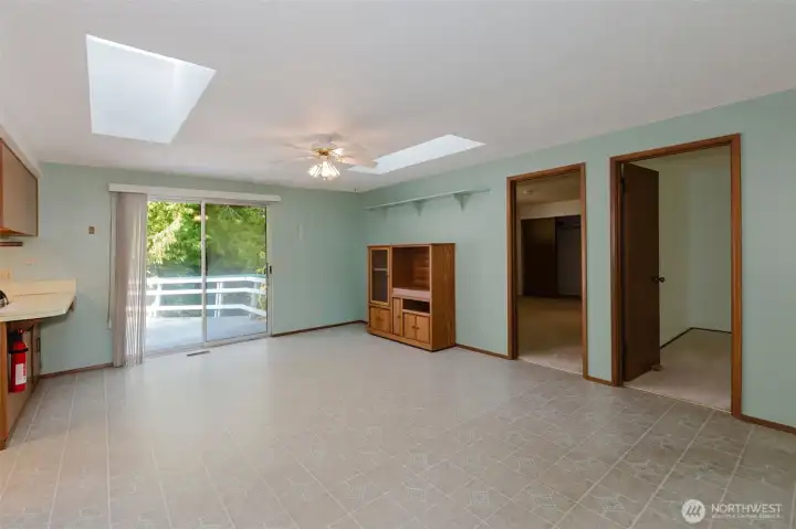 Dining to Bedrooms