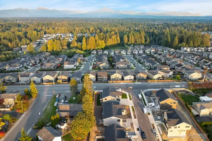 Photographs are for illustrative purposes only. Features, finishes, interior/exterior colors, landscaping and floorplan shown may vary from actual homes built.
