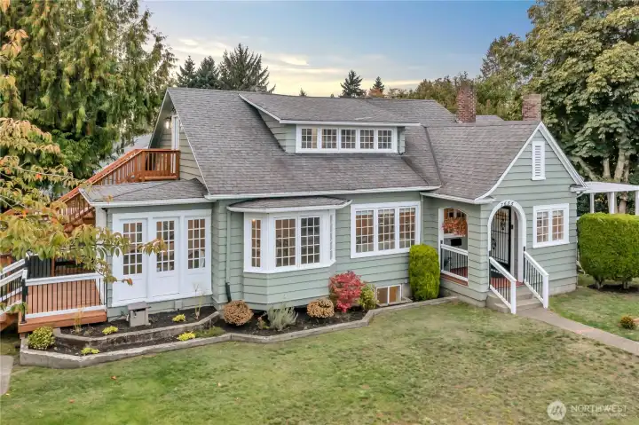 Beautiful 1926 Craftsman - Mixed-use zoning allows up to 25% commercial use