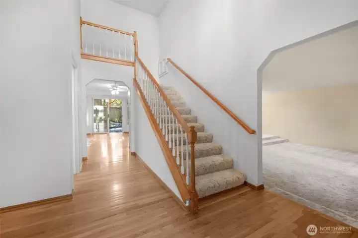 Beautiful entrance with hardwoods and exceptional floorplan