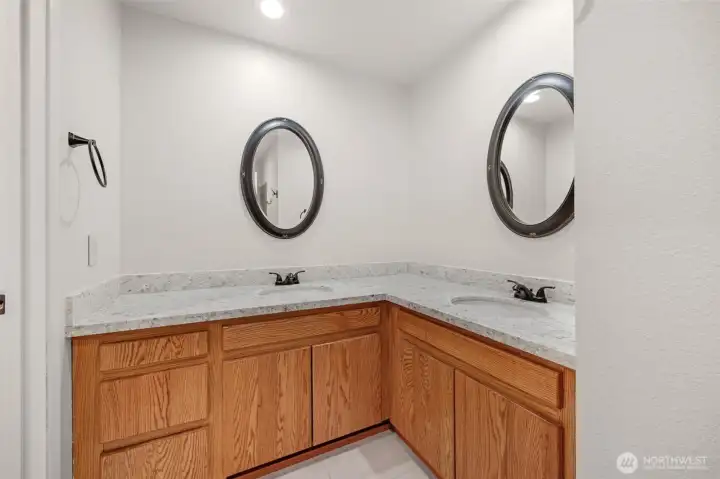 Updated full upstairs bathoom