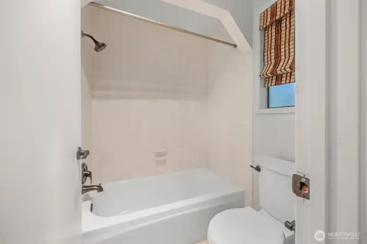 Updated full upstairs bathoom