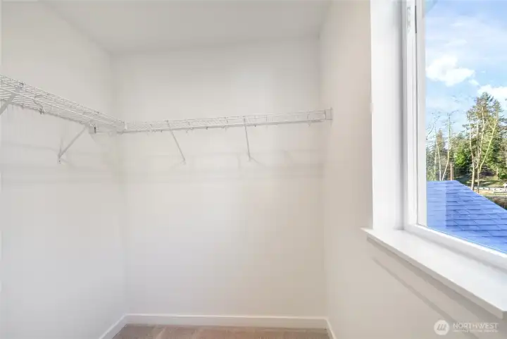 Bedroom 4 walk-in closet