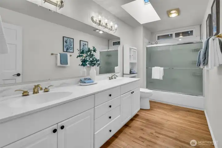 Upstairs hall bath