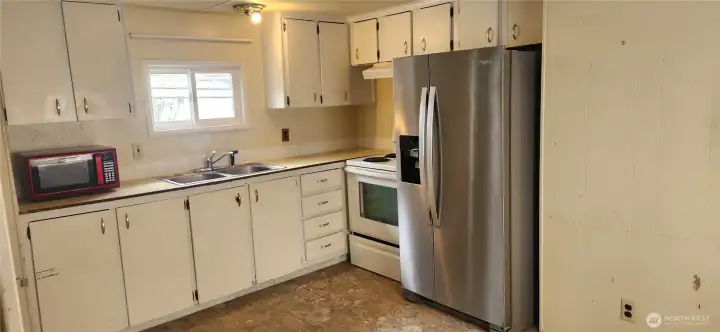 Kitchen offers plenty of storage.