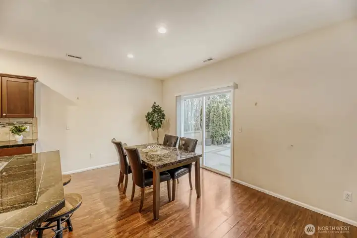 Dining Area Dining Area