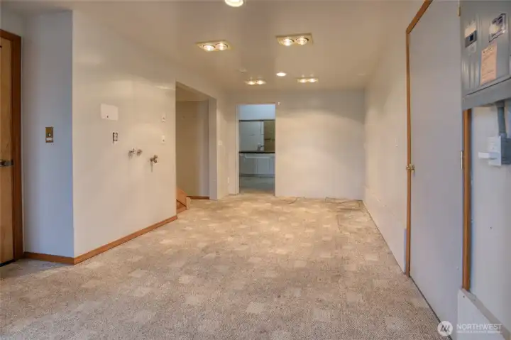 First floor entry leading back to the workshop in the rear.