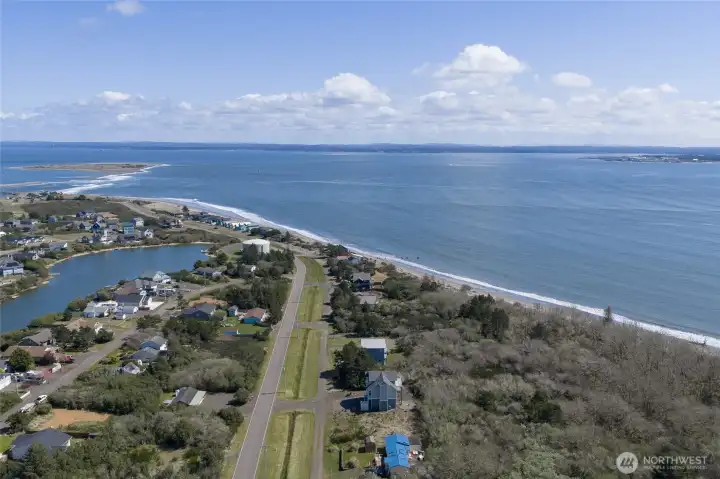 To the east is Damon Point and the southernmost end of Lake Minard.