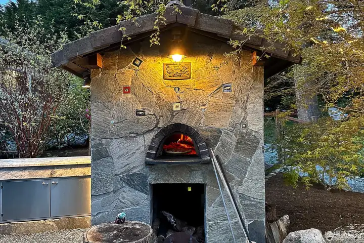 Italian style pizza oven