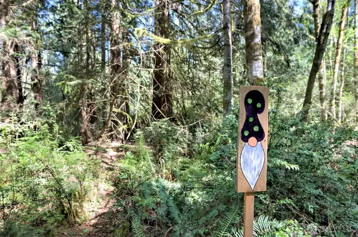Sign with a gnome!