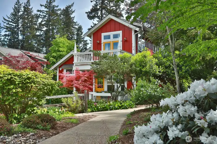 Welcome to this rare Ross Chapin-designed home in the Highlands. Pathways create a peaceful garden retreat.