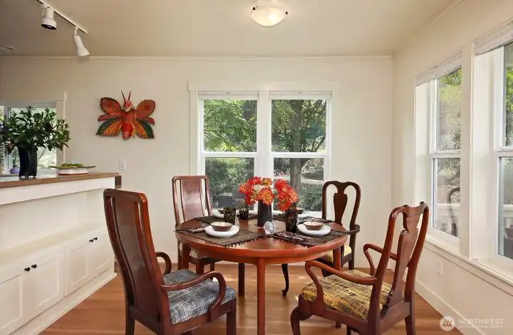 A welcoming space for everyday meals and special occasions.