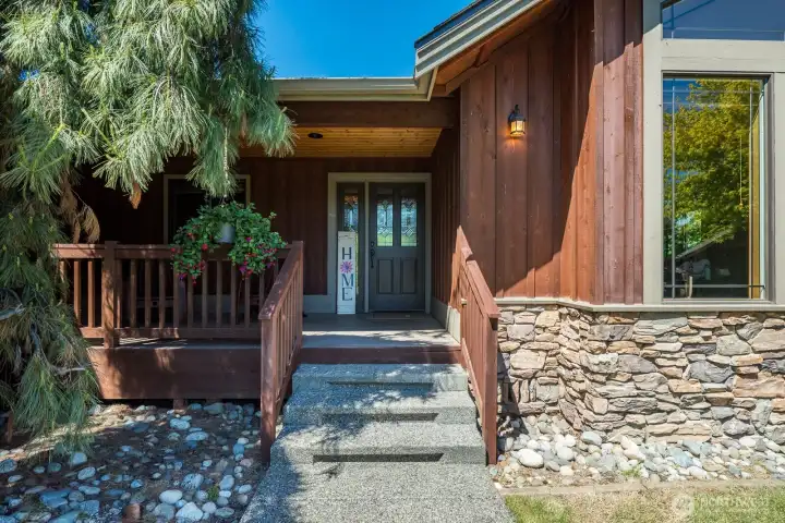 Welcome in to this inviting entry. Welcome in to this inviting entry.