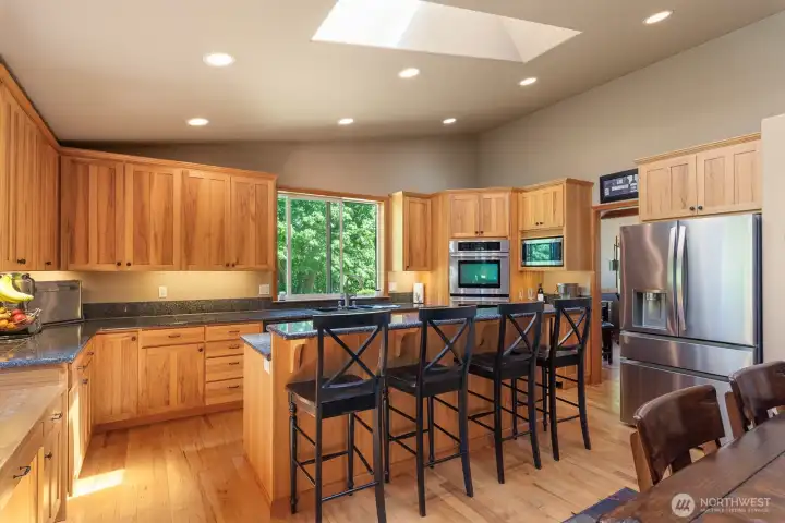Large eating bar with room for 4. Large eating bar with room for 4.