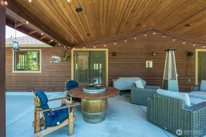 Can lighting in the covered patio. Pine ceiling over the covered patio. Can lighting in the covered patio. Pine ceiling over the covered patio.