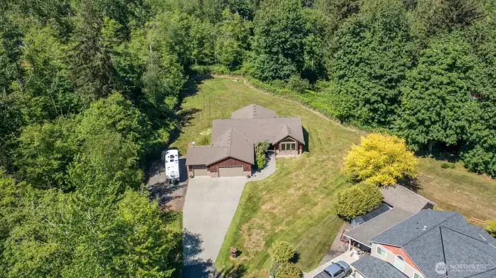 Come enjoy this private spot yet close to I5 for easy commute. Come enjoy this private spot yet close to I5 for easy commute.