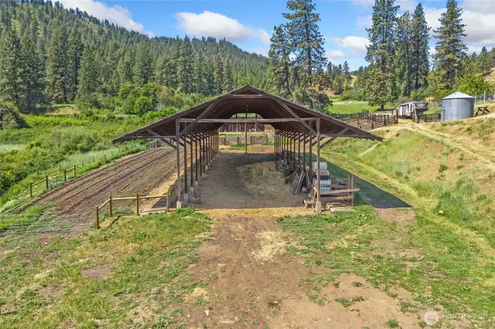 Massive hay storage area. opens up opportunities.