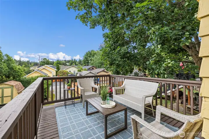Entertaining deck