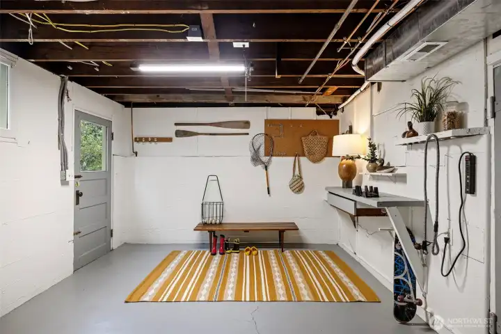 Lower floor mud room/shop - nice high ceilings in this basement