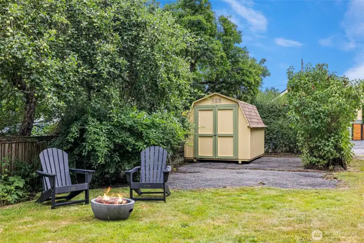 Big shed and backyard