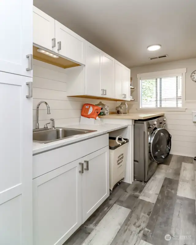 Downstairs utility room and washer/dryer stay