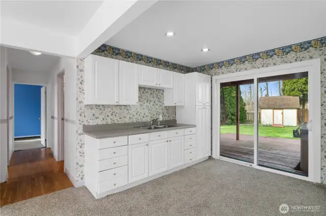 Wet bar/kitchenette area.