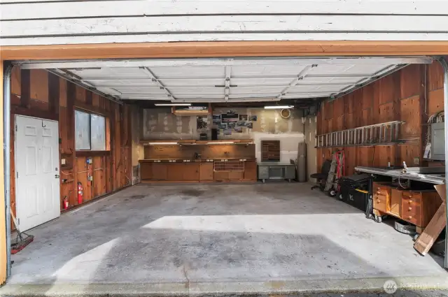 Detached garage/shop!