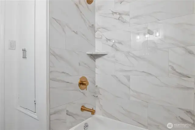 Tile tub surround