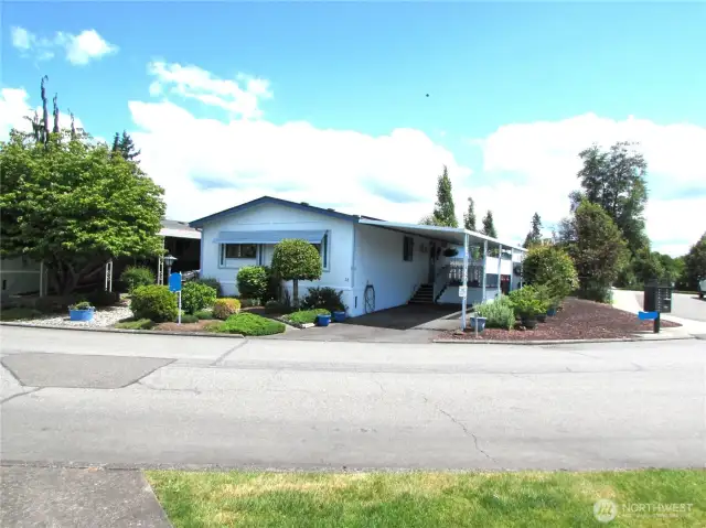 Well cared home on corner lot in Senior Park (low lot rent, $680 p/m) in Downtown Marysville area.