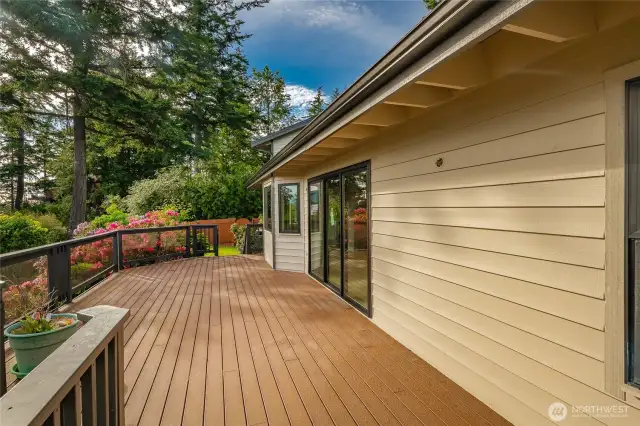 Large Wrap-Around Deck
