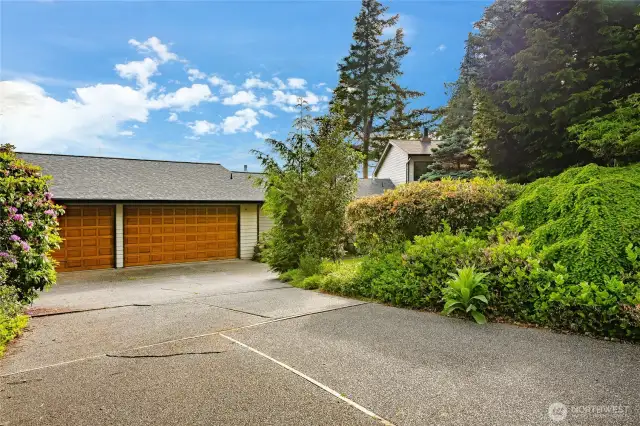 Large 3-Car Garage