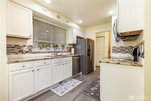 Beautiful kitchen with all new appliances, including the garbage disposal.