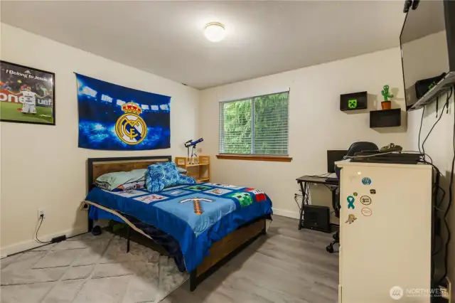 Second bedroom.