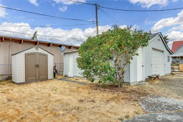 Locking garden shed at the side of the garage.