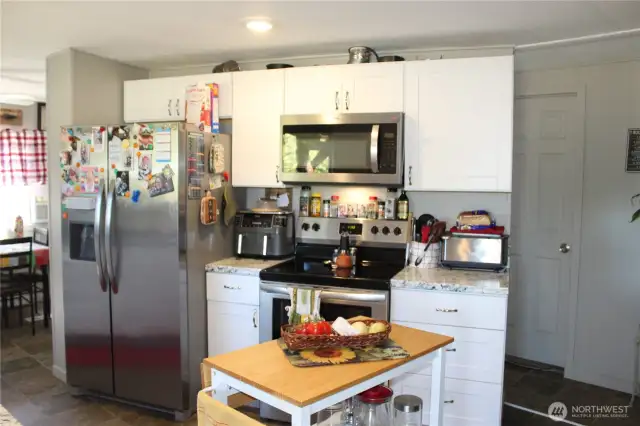 All appliances stay with the home.