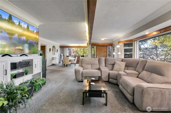 Open living/dining areas w/exposed beam & large windows.
