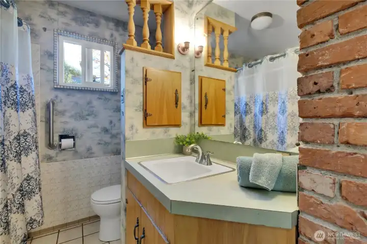 Main level full bath.