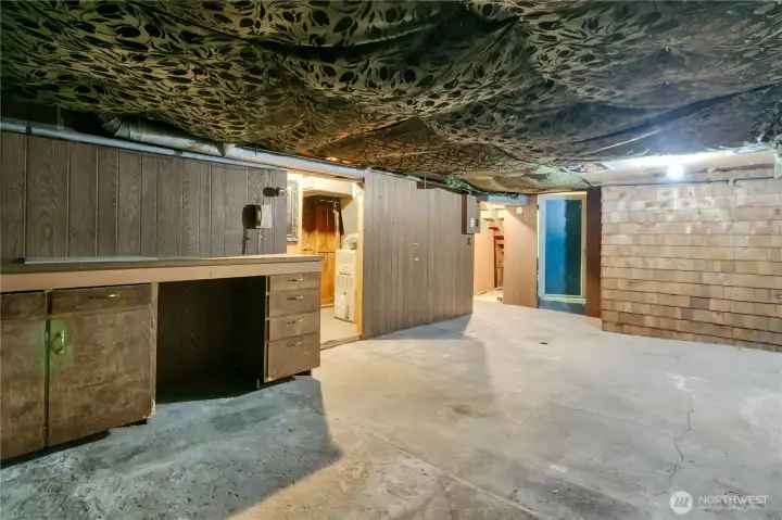 Another view of unfinished space.