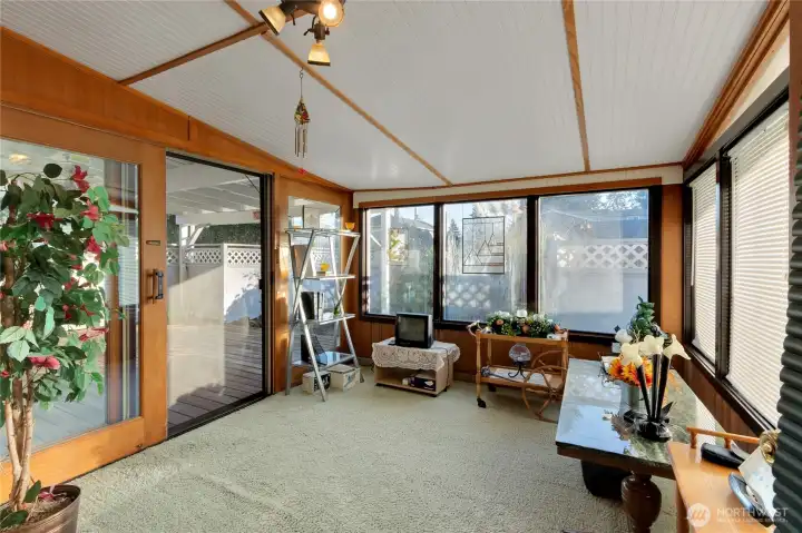 Sunroom (Extra Room)